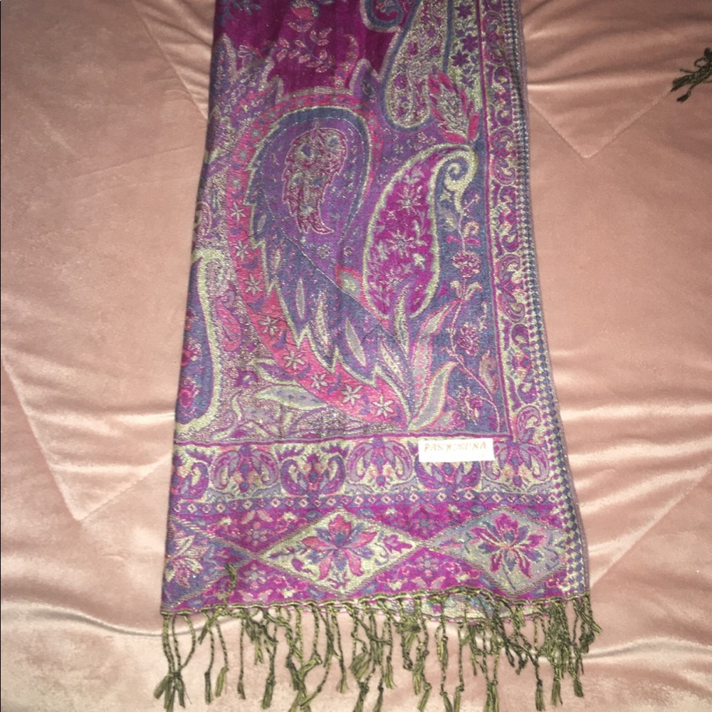 Pink pashmina never worn.